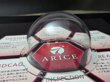 素材や仕上げの違いを比較した樹脂製チェス駒